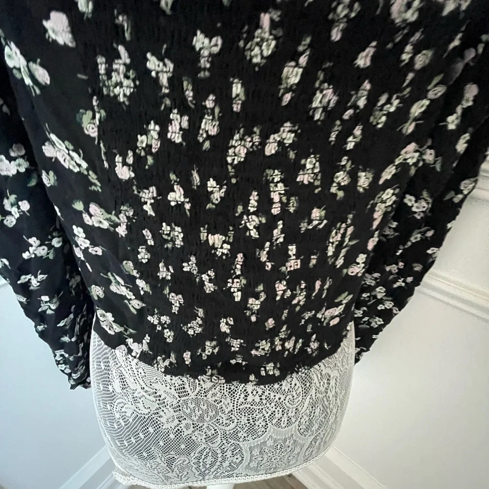 BP. Womens Black Floral Smocked Cropped Blouse Size XL  new - Picture 4 of 6